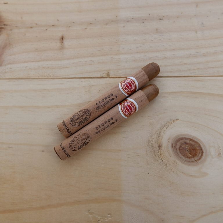 Romeo y Julieta Cedros DeLuxe No 3