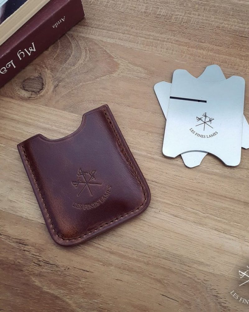 Les Fines Lames Cigar Stand