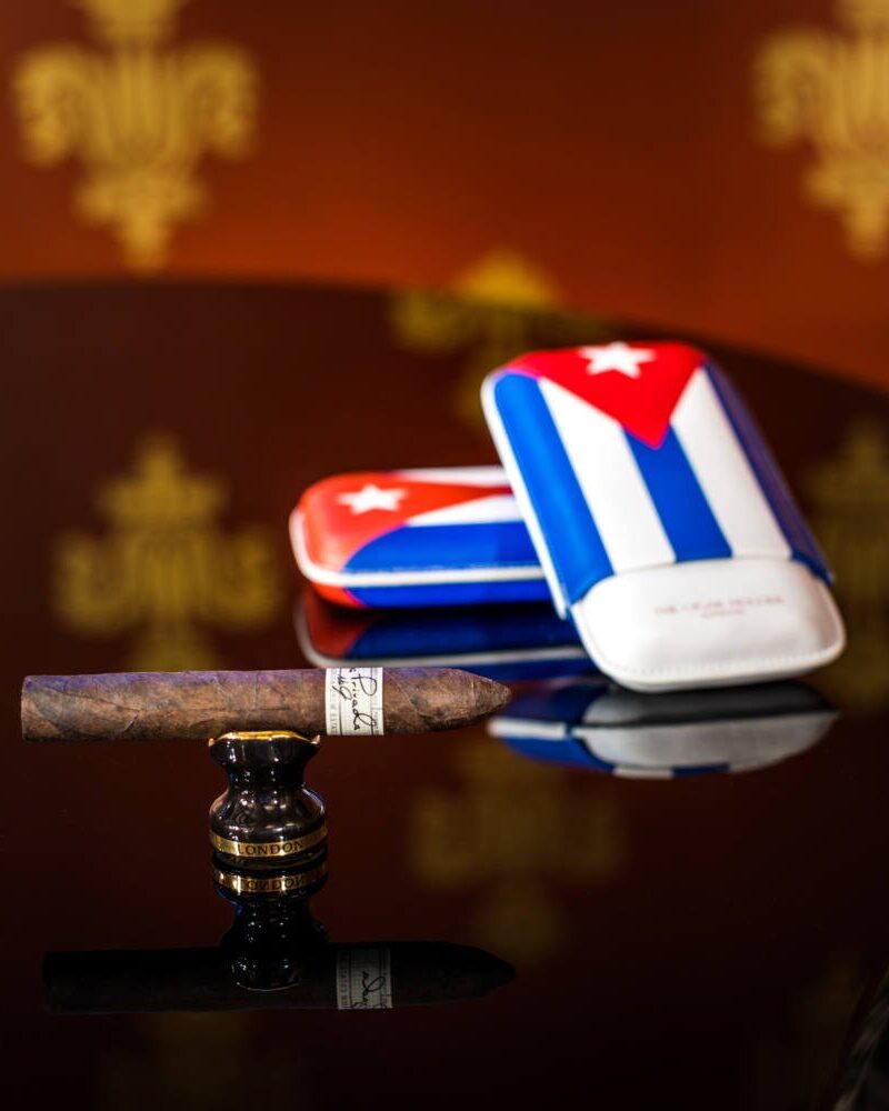 Luxury Ceramic Stand Black