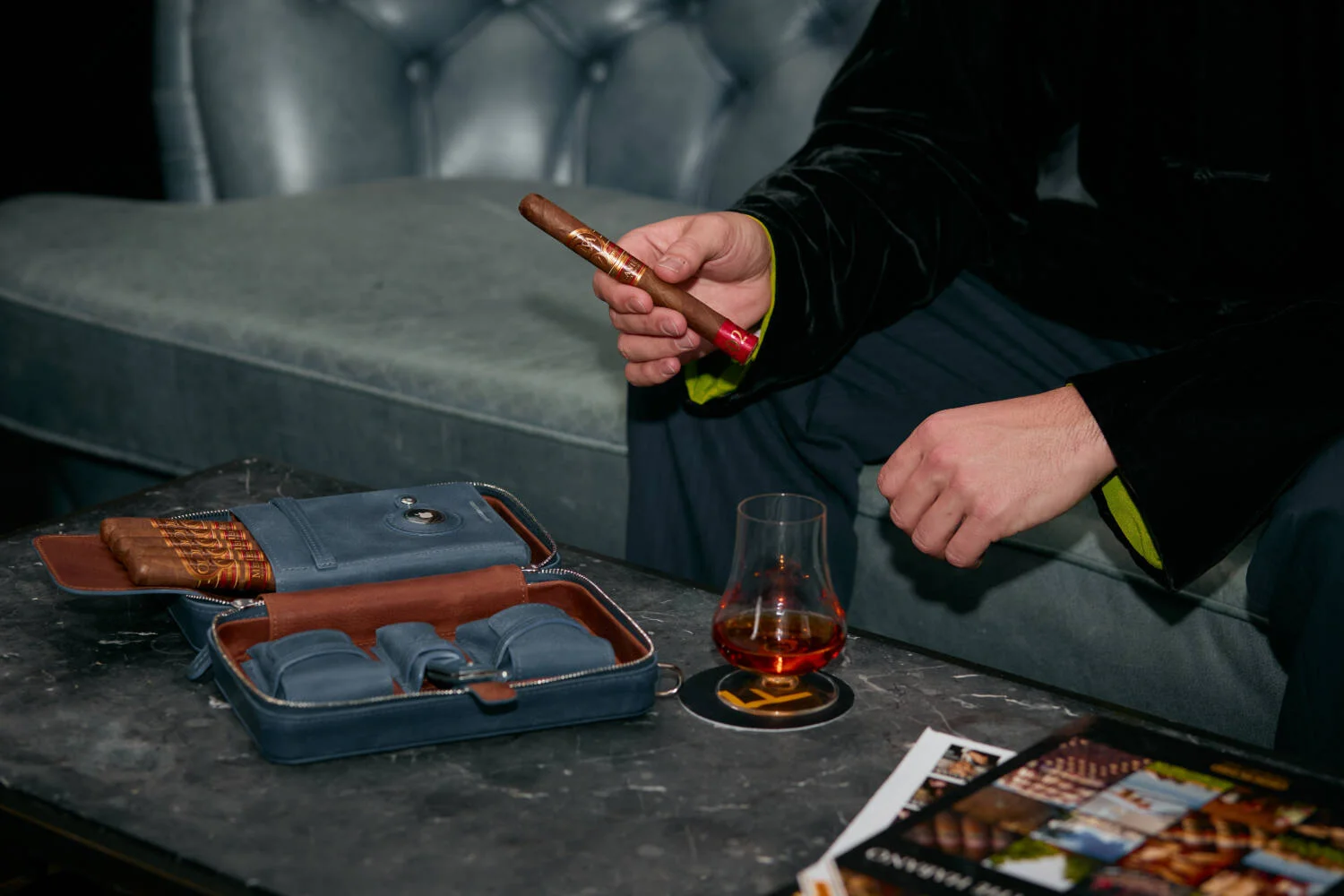 Aficionado Apple Airtag Cigar Case