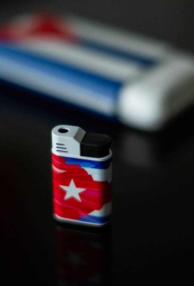 Palio Cuban Flag Lighter