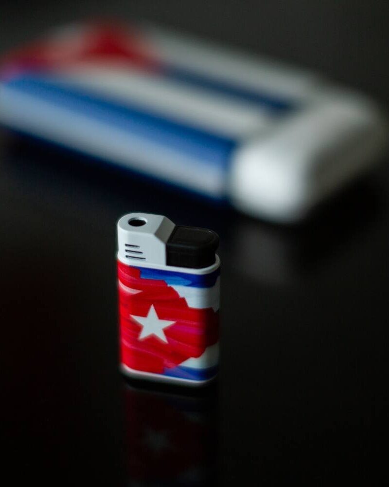 Palio Cuban Flag Lighter