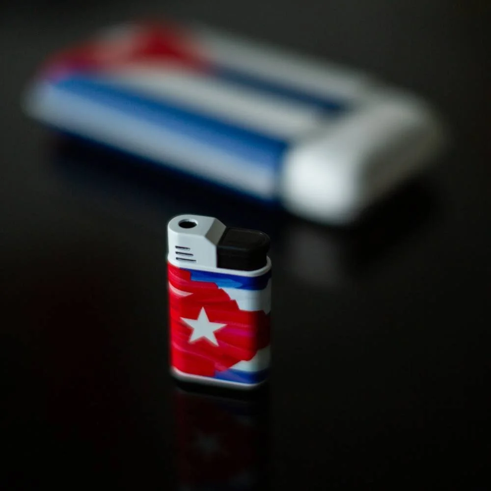 Palio Cuban Flag Lighter