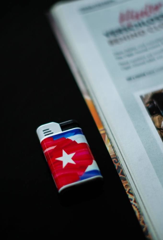 Palio Cuban Flag Lighter