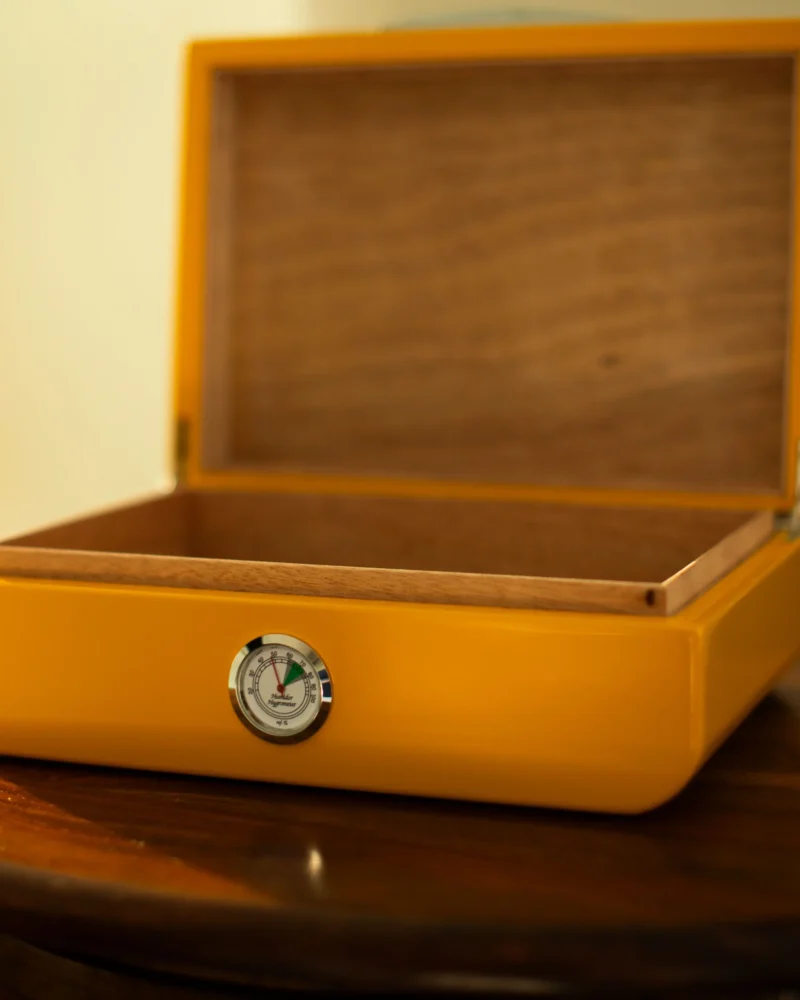 Humidor trabucuri cu control al umidității