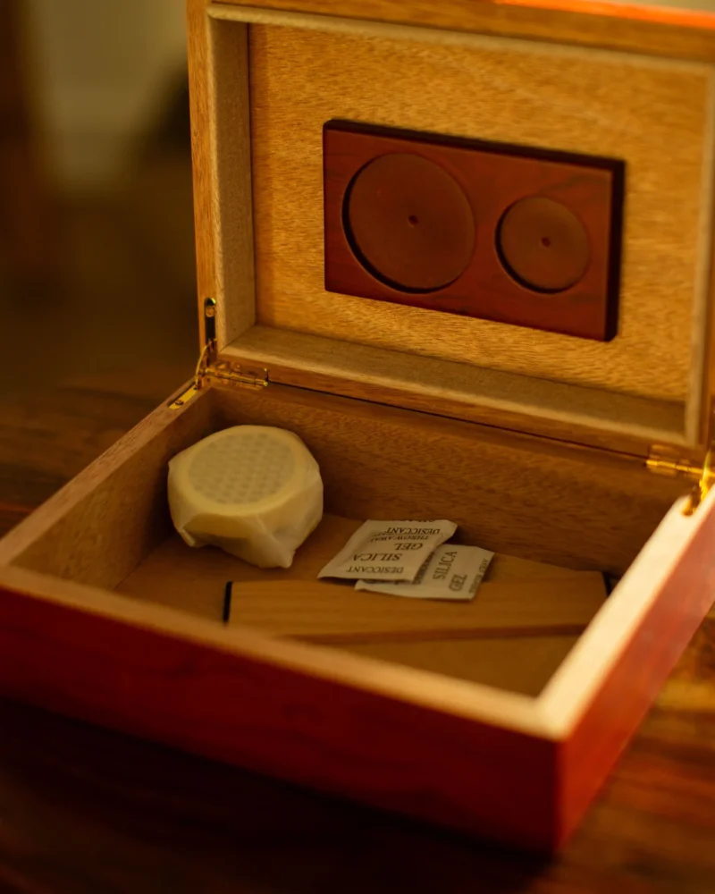 Cigar humidor gift set