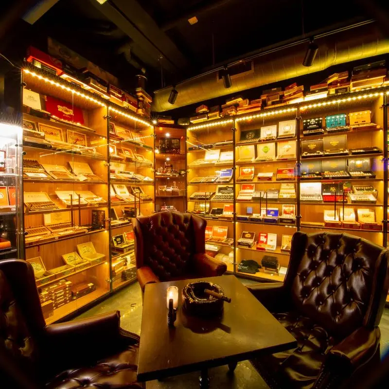 Miami’s Cigar Scene Travel-Ready Leather Cases Every Smoker Needs