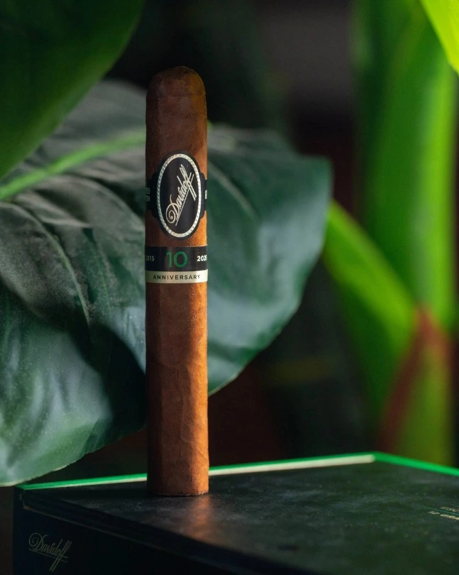 Davidoff Escurio 10th Anniversary Gran Toro Single Cigar
